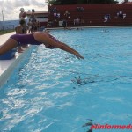 Joselyn Delgado dando un salto a la pileta olímpica de David
