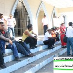 Manifestantes apostados en las escalinatas de la Sagrada Familia web