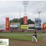 béisbol Lanzamiento contra el suelo seguido de un suing que no encontró nada.webside béisbol Lanzamiento contra el suelo seguido de un suing que no encontró nada.webside